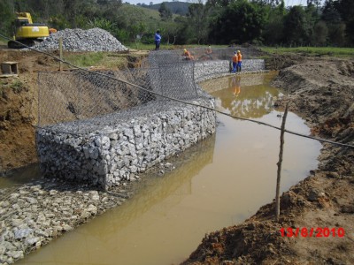 Conten��o de Encosta de rio por Gabi�o