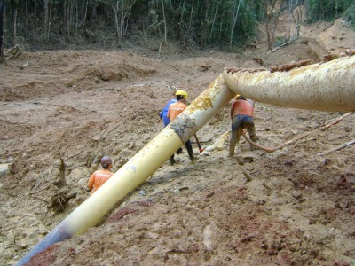 Duto ap�s explos�o emerg�ncia TBG