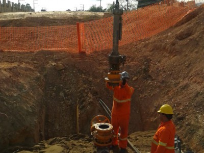 Trepana��o e bloqueio em linha duto de g�s natural em opera��o