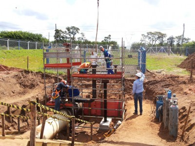 Trepana��o em duto de g�s natural em opera��o